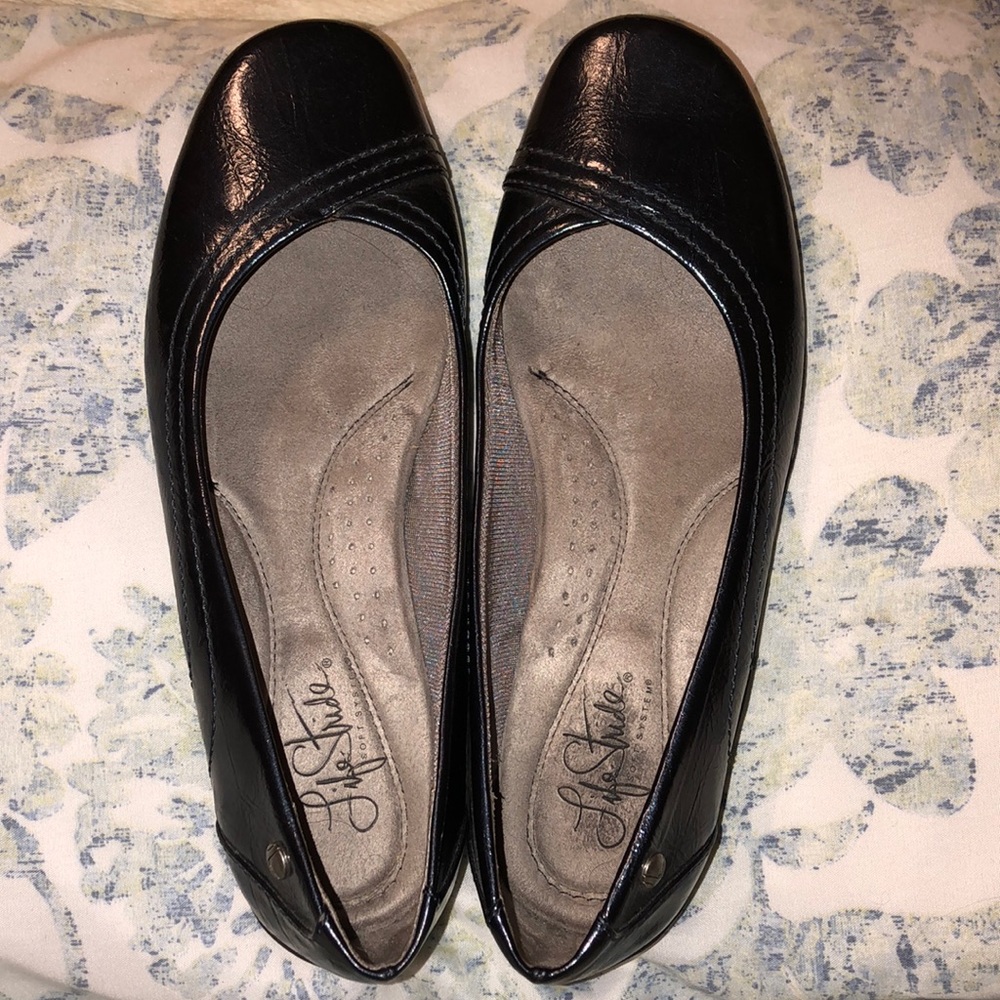 Life Stride dark blue flats